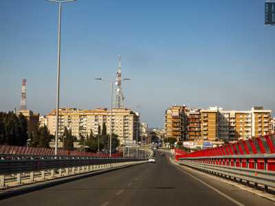 Per visitare il quartiere �scendiamo� dal ponte Adriatico, enorme struttura inaugurata nel 2016 per collegare il Sud e il Nord di Bari